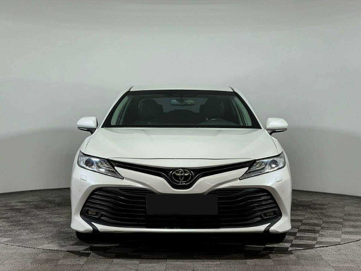 Toyota Camry, 2018 - фото №2