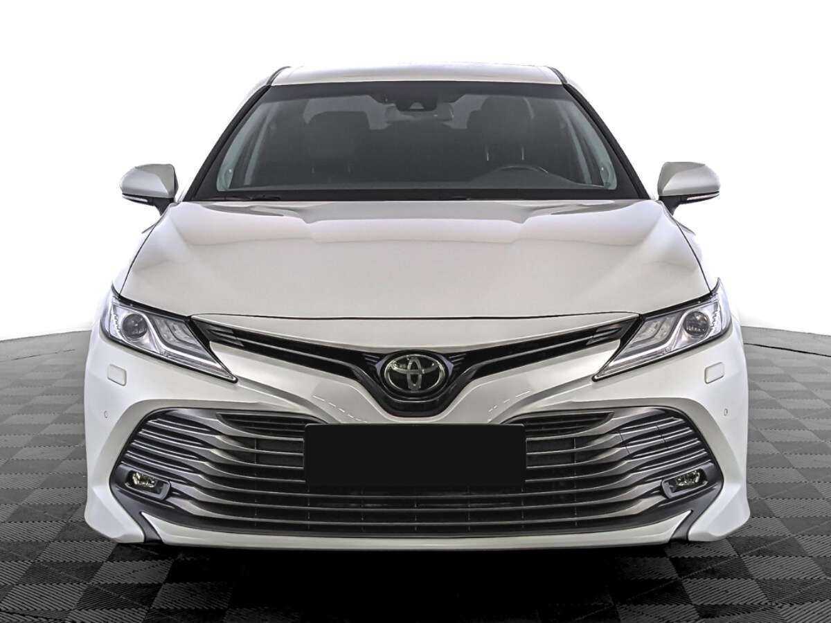 Toyota Camry, 2019 - фото №2
