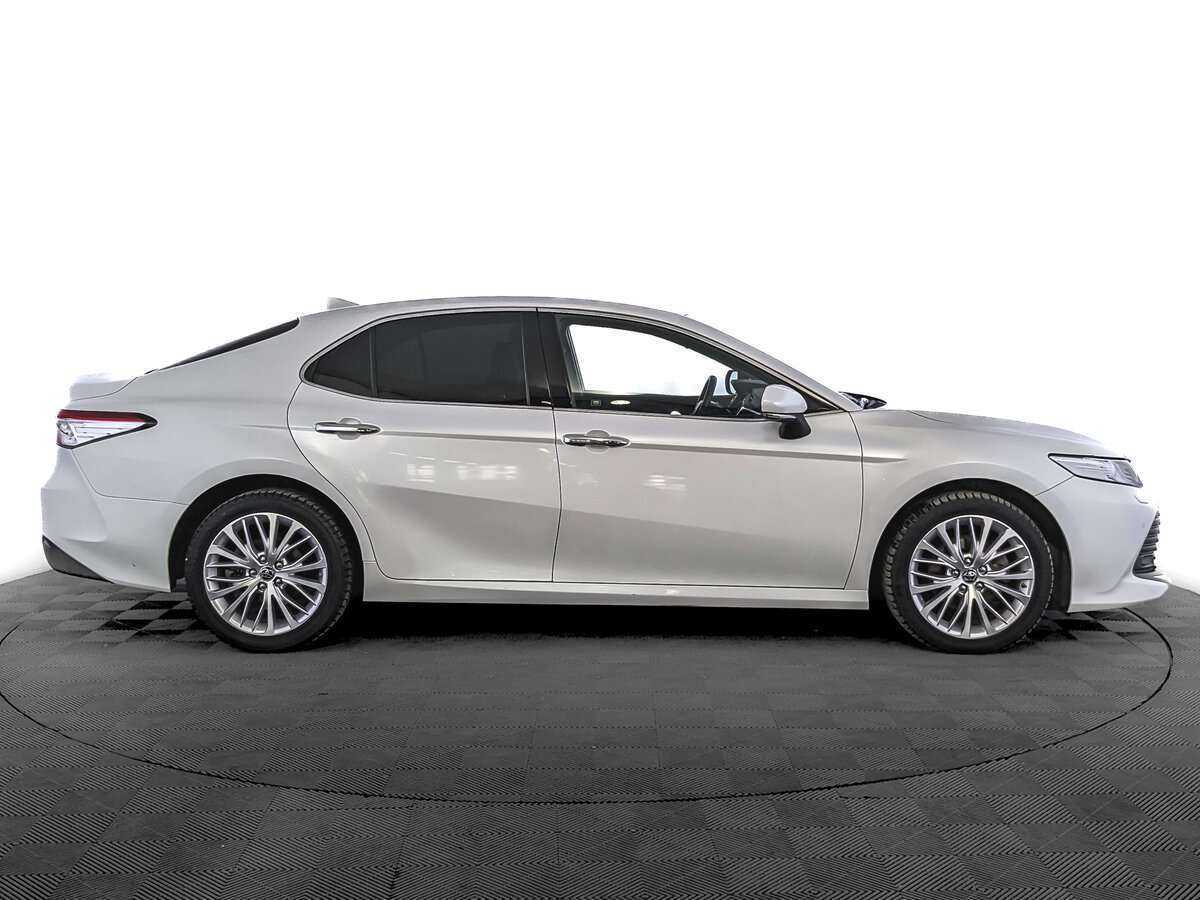 Toyota Camry, 2019 - фото №4