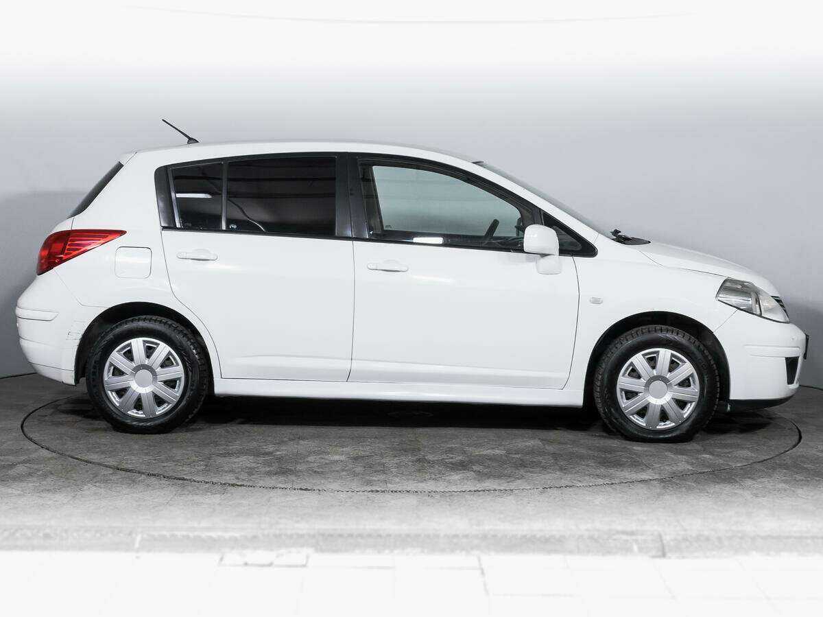 Nissan Tiida, 2013 - фото №4