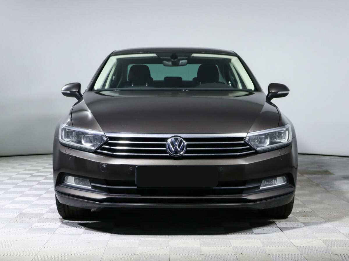 Volkswagen Passat, 2016 - фото №2