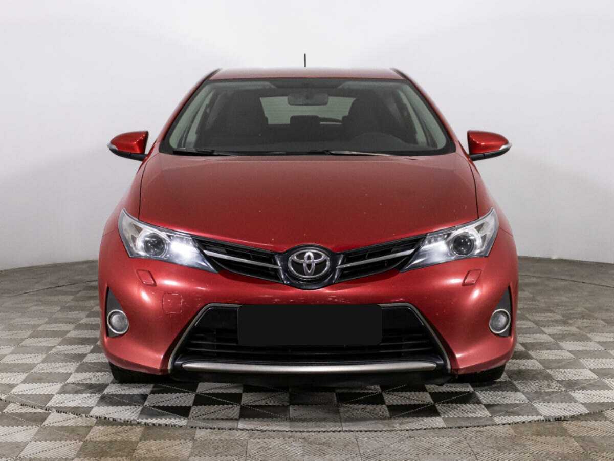 Toyota Auris, 2013 - фото №2