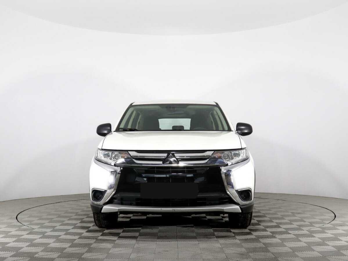 Mitsubishi Outlander, 2018 - фото №2