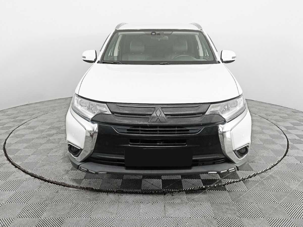 Mitsubishi Outlander, 2018 - фото №2
