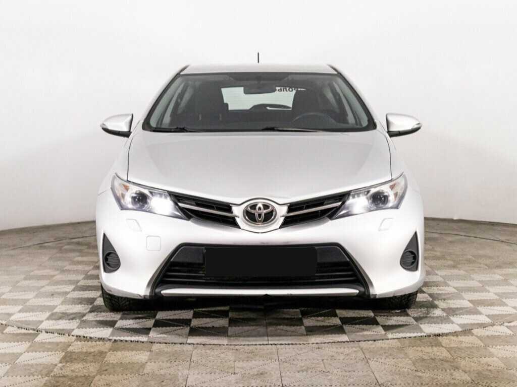 Toyota Auris, 2013 - фото №2