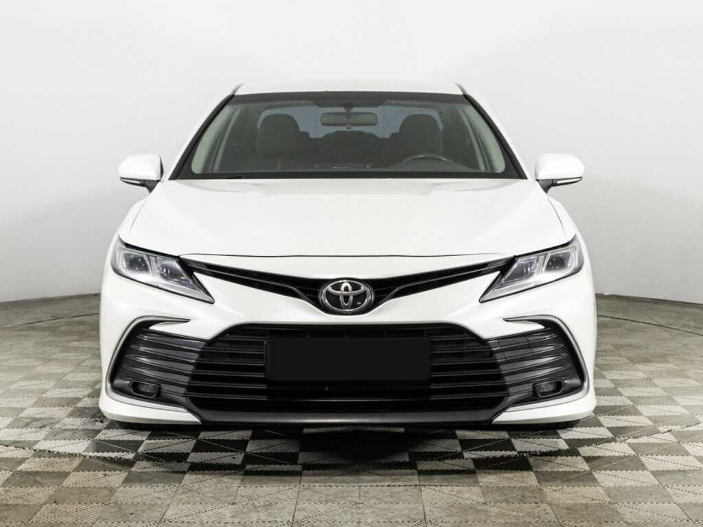 Toyota Camry, 2021 - фото №2