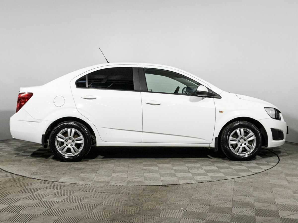Chevrolet Aveo, 2015 - фото №4