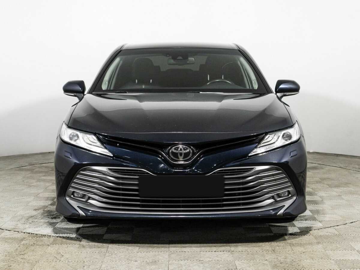 Toyota Camry, 2018 - фото №2