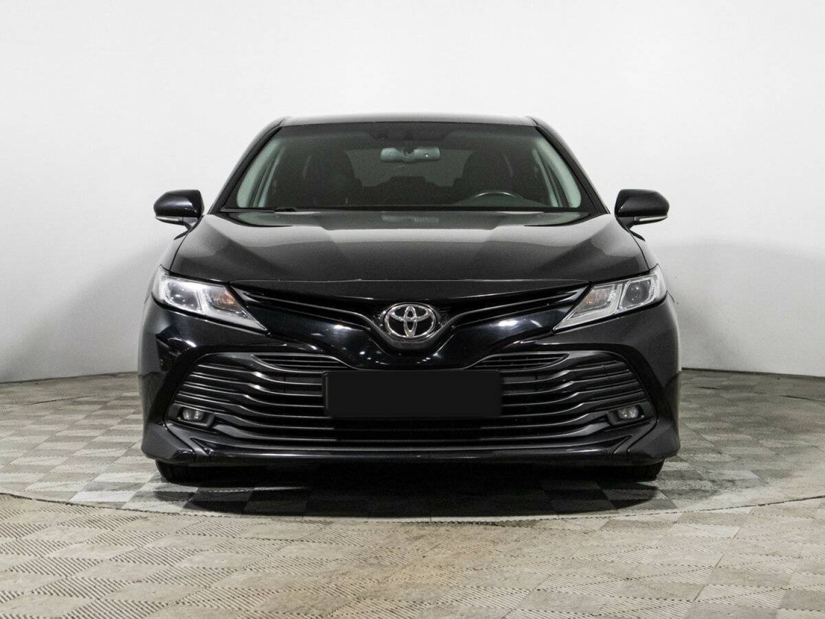 Toyota Camry, 2018 - фото №2