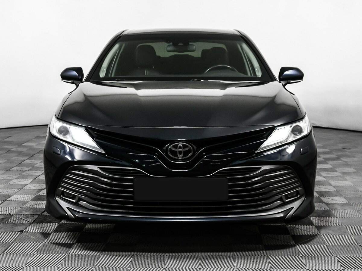 Toyota Camry, 2019 - фото №2