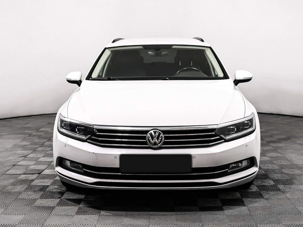 Volkswagen Passat, 2018 - фото №2