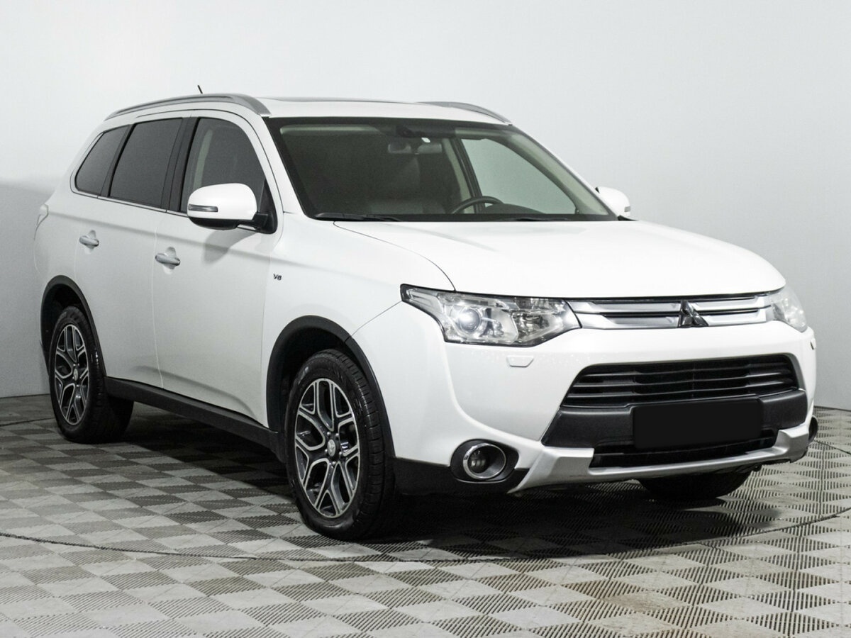 Mitsubishi Outlander III Рестайлинг, 2014 - фото №3